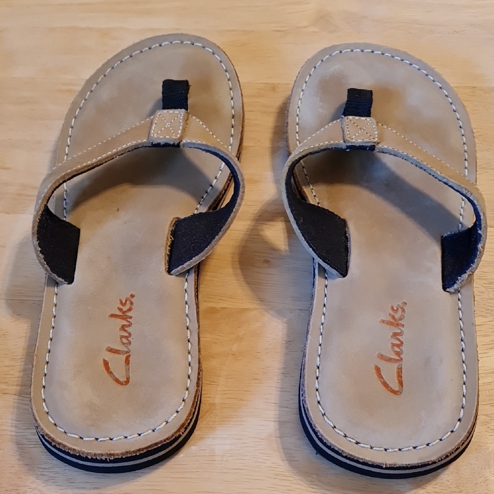 Clarks Beige and Black Flip Flops